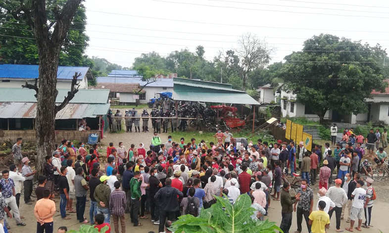 बेलकामा प्रहरी र स्थानीबीच झडप, १० राउण्ड हवाईफायर, ४ प्रहरीसहित डेढदर्जन घाईते 