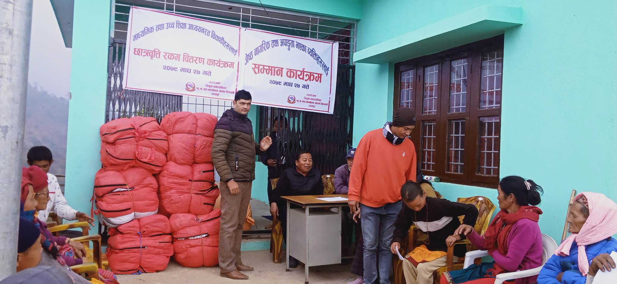 अपाङ्गता र बृद्धबृद्धालाई न्यानो कपडा