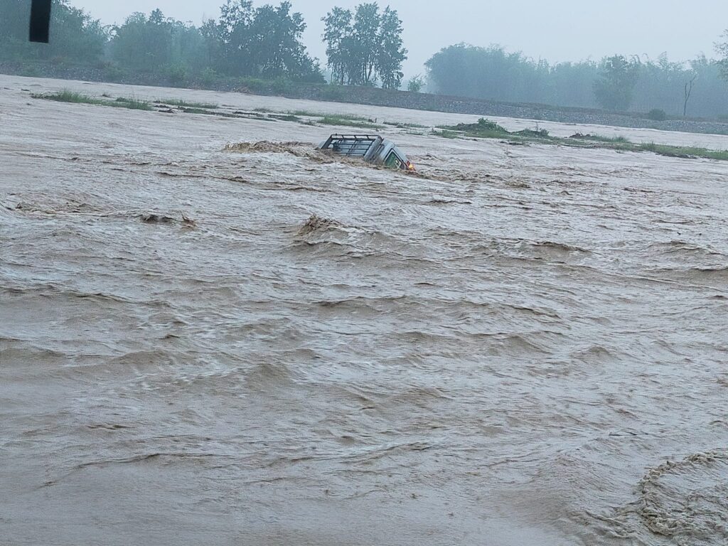 वर्षेनी भोग्नुपर्ने बाढी पहिरोको कहर फेरि सुरु 