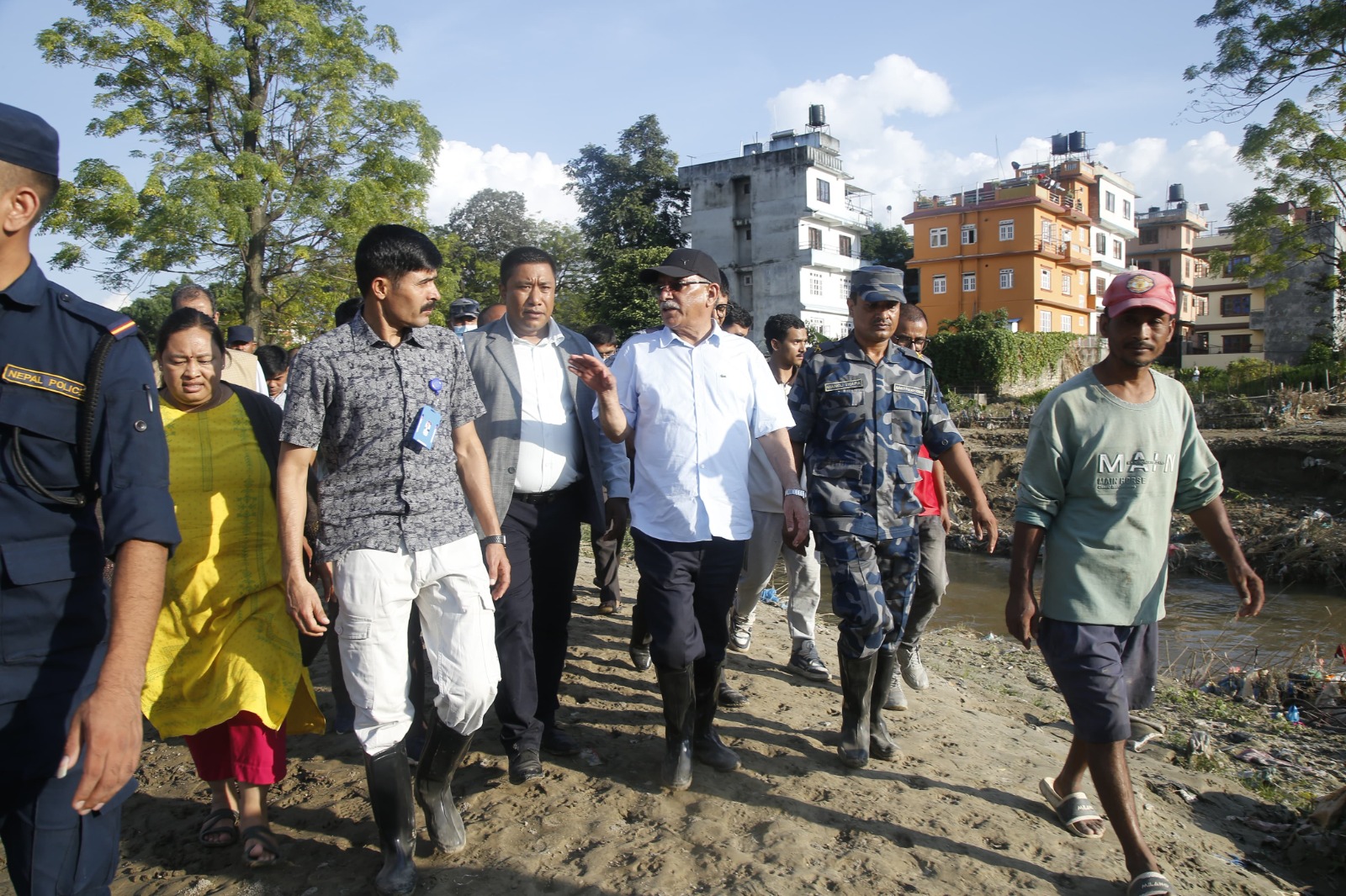 पूर्बाधार संरचना निर्माण गर्दा विचार   पुर्याउन  प्रचण्डको सुझाव